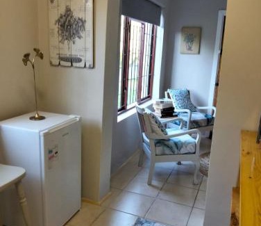 Walmer Apartment | Charming Cottage in Prime Location