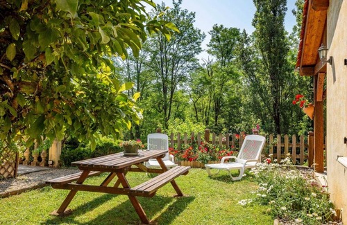 Tursac Cottage | Charming Cottage in the Heart of Vézère Valley with Terrace, BBQ, and WiFi