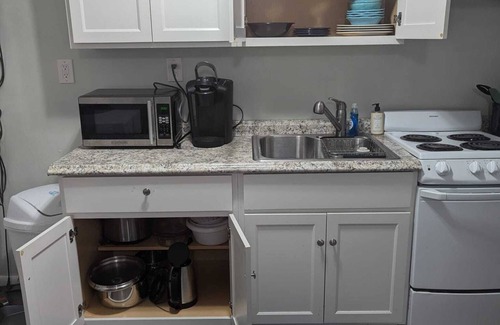 Long Branch Cottage | Charming Cottage in Long Branch Near Beach