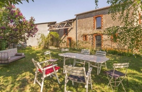 Monnieres Cottage | Charming Cottage in Vineyards - Near Nantes & Clisson - WiFi, Family-Friendly