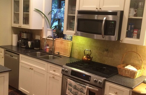 West Campus Cottage | Charming Cottage near UT