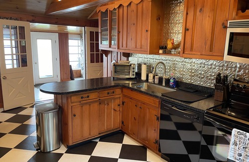 Sanbornville House | Charming Cottage on Lovell Lake
