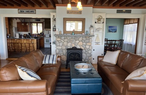 Ocean Point House | Charming Cottage on Ocean Point