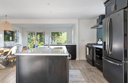 Charlestown Cottage | Charming Cottage on Freshwater Pond in Charlestown