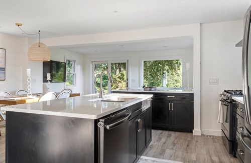 Charlestown Cottage | Charming Cottage on Freshwater Pond in Charlestown