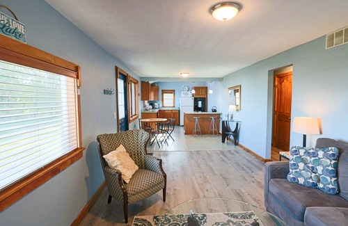 Suttons Bay House | Charming Cottage on Suttons Bay - Pet Friendly
