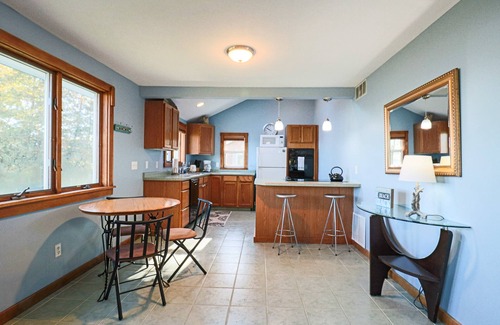 Suttons Bay House | Charming Cottage on Suttons Bay - Pet Friendly