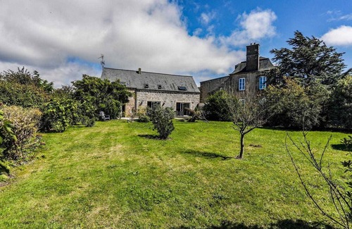 Flamanville Cottage | Charming cottage with private garden, WiFi, parking, pets allowed in Flamanville