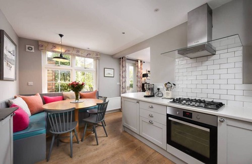 St. Andrews Cottage | Charming Cottage with Garden-Old Course/Beach 100m