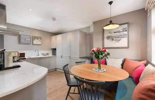 St. Andrews Cottage | Charming Cottage with Garden-Old Course/Beach 100m