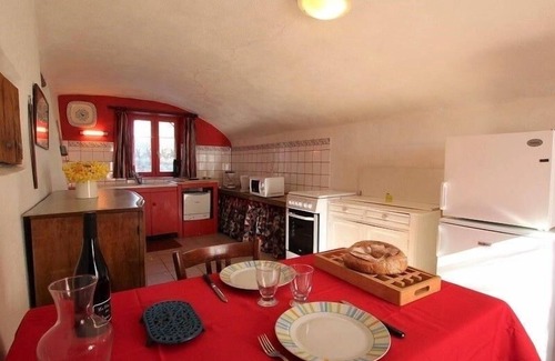 Jullianges Cottage | Charming Cottage with Garden, Fireplace, and Close to Festivals in Jullianges