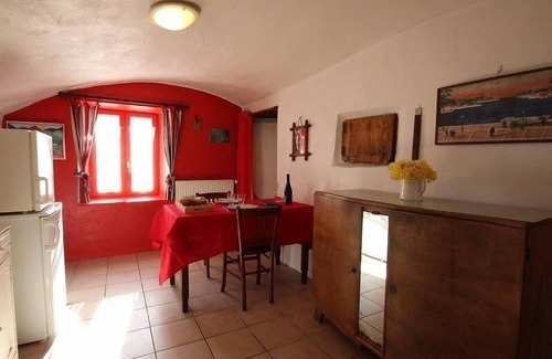 Jullianges Cottage | Charming Cottage with Garden, Fireplace, and Close to Festivals in Jullianges