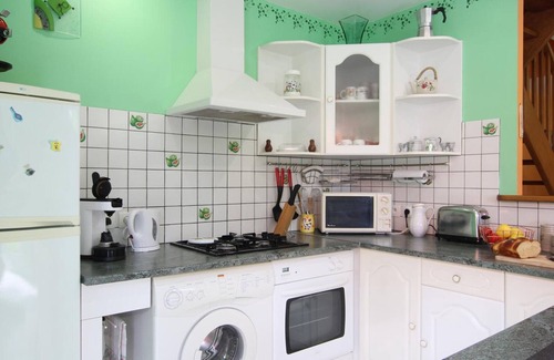 La Colombe Cottage | Charming Cottage with Garden, 2 Bedrooms, WiFi, Fireplace, Near Orchard
