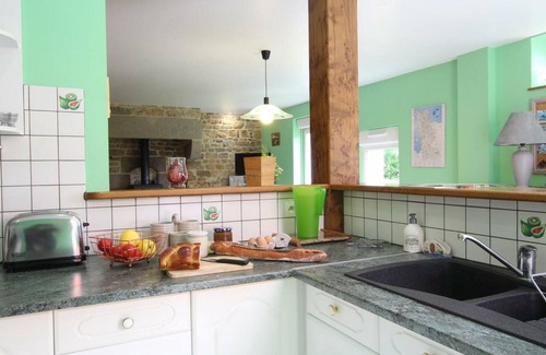La Colombe Cottage | Charming Cottage with Garden, 2 Bedrooms, WiFi, Fireplace, Near Orchard