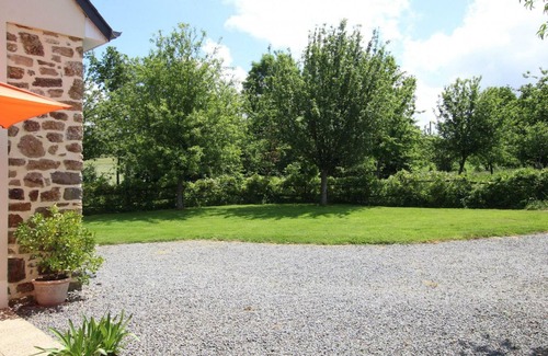 La Colombe Cottage | Charming Cottage with Garden, 2 Bedrooms, WiFi, Fireplace, Near Orchard