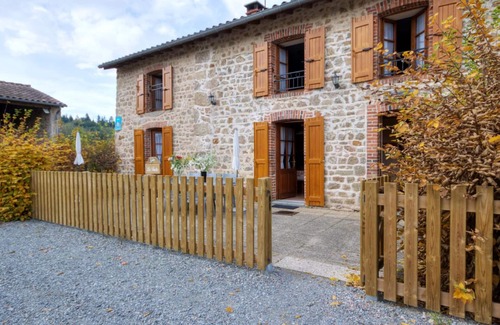 Les Salles Cottage | Charming Cottage with Terrace: 3BR, Sleeps 7, Near Fishing Pond, Pet-Friendly, All Charges Included