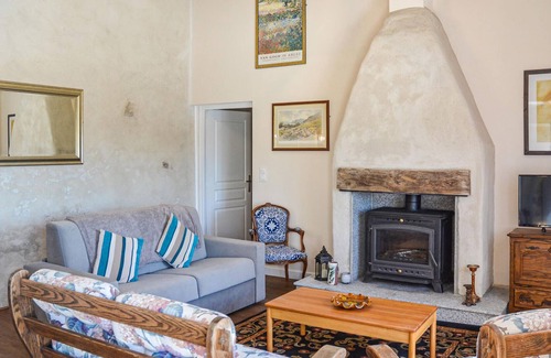 Viennay House | Charming cottage with above ground pool in the quiet countryside of Poitou.