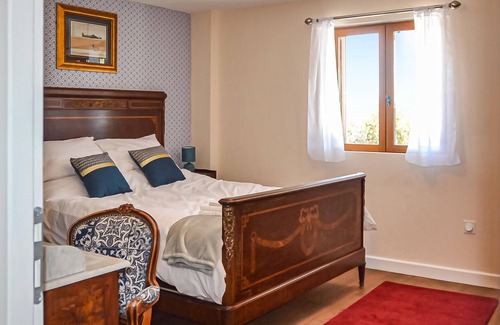 Viennay House | Charming cottage with above ground pool in the quiet countryside of Poitou.