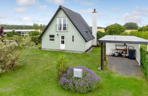 Tørresø House | Charming cottage with fireplace and beautiful view of fields.