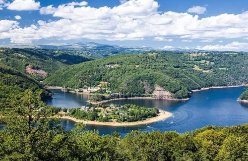 Paulhenc Cottage | Charming Cottage with Pool, Terrace, and Scenic Views in Cantal