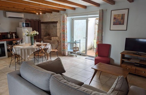 Bunzac Cottage | Charming Cottage with Garden, Patio, and Modern Amenities in Peaceful Bunzac