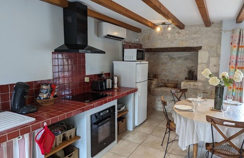 Bunzac Cottage | Charming Cottage with Garden, Patio, and Modern Amenities in Peaceful Bunzac