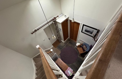 West Calder House | Charming cottage with loch and hill views nr Edinburgh
