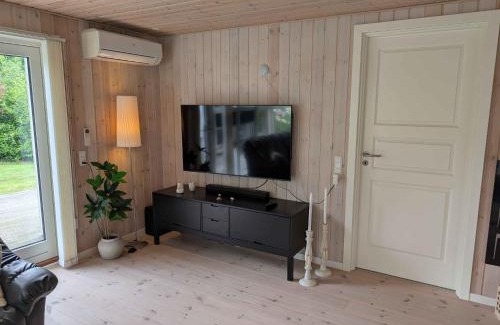 Logstor House | Charming Cottage With Large Fenced Garden