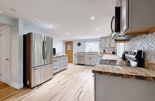 Union House | Charming Cottage with Modern Updates, BBQ Grill, and Nearby Attractions