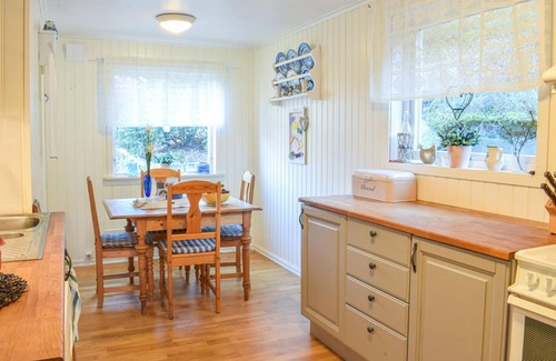 Sævareid House | Charming cottage with great location and magnificent view of the Søvareidfjord.