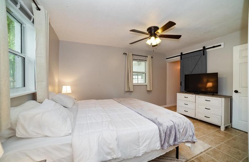 Fellowship House | Charming Cottage With Pool Table 15 Min From WEC