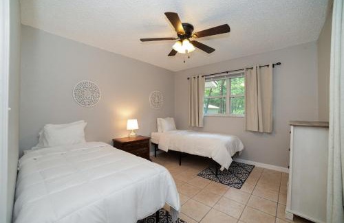 Fellowship House | Charming Cottage With Pool Table 15 Min From WEC