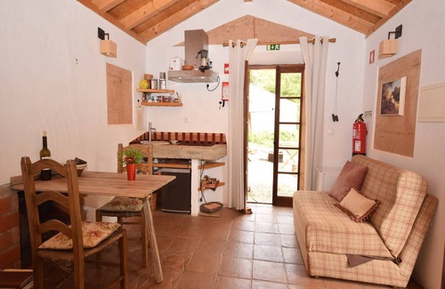 Troviscais Cottage | Charming Cottage with Garden