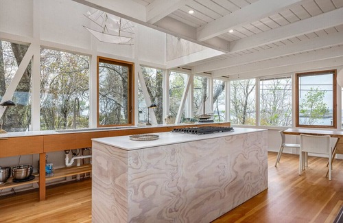 Ocean Point House | Charming Cottage with Panoramic Views