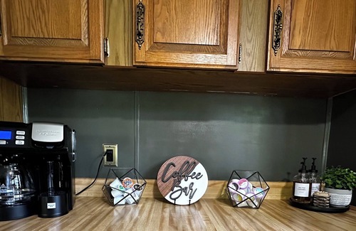 Marshall Cottage | Charming cottage with hot tub & wonderful views on Wilder Creek & Starlink WiFi