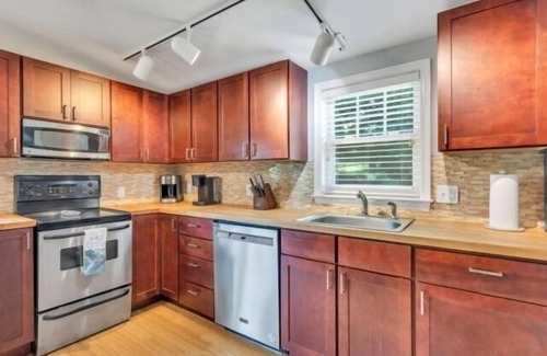 Moneta House | Charming Cottage with Wifi, Screened Porch Just Feet From the Lake