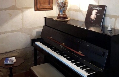 Le Guedeniau House | Charming cottage, XVIII, near forests, heated pool. La Flèche zoo 25 mins away