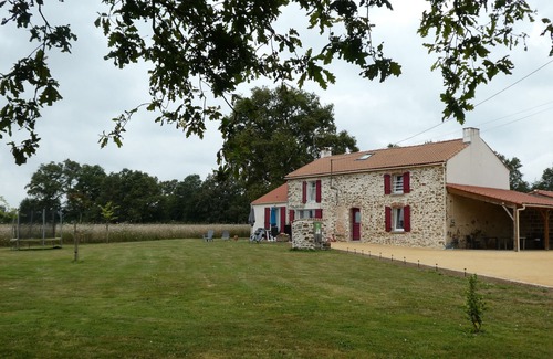 La Roche-sur-Yon Cottage | Charming Country House with Large Garden, Terrace, and Trampoline