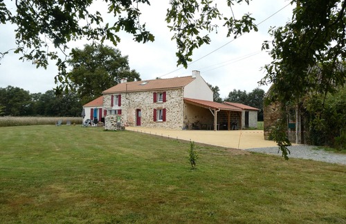 La Roche-sur-Yon Cottage | Charming Country House with Large Garden, Terrace, and Trampoline