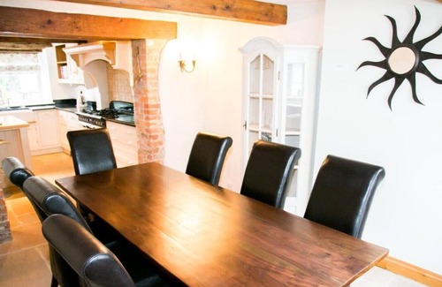 Daventry Cottage | Charming country cottage with garden