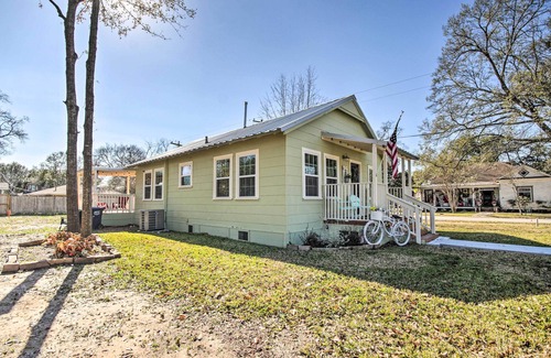 Tomball Cottage | Charming Country Cottage, Walk to Main Street!