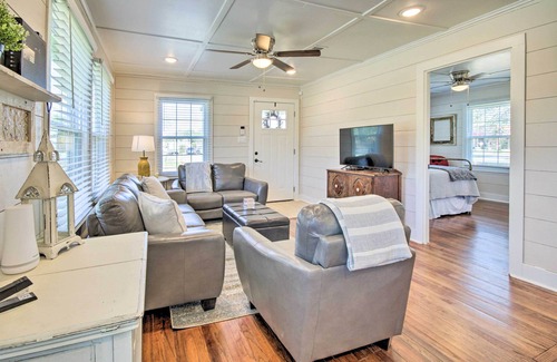 Tomball Cottage | Charming Country Cottage, Walk to Main Street!