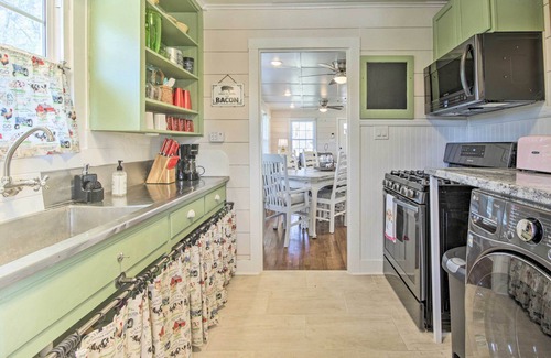 Tomball Cottage | Charming Country Cottage, Walk to Main Street!
