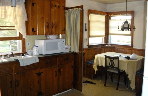 Cutchogue House | Charming Country Home, Minutes to Sandy beaches, in the Heart of Wine Country