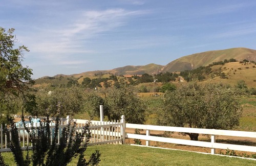 Paicines House | Charming Country Home Located on 1,000 Acre Ranch - Only 10 minutes to Pinnacles