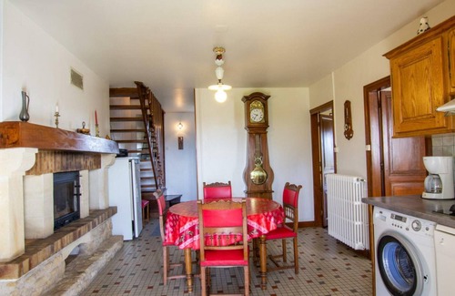 Thiviers Cottage | Charming Country House with Garden, 4G Internet, and Bicycles near Thiviers