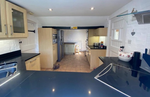 Plummers Plain House | Charming Country House, Heated Pool, Gated Entrance, Secure Parking, Sleeps 8