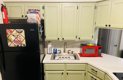 Eastern Division Apartment | 🌟Charming Country Rustic Style 2 Bedroom Apt🌟