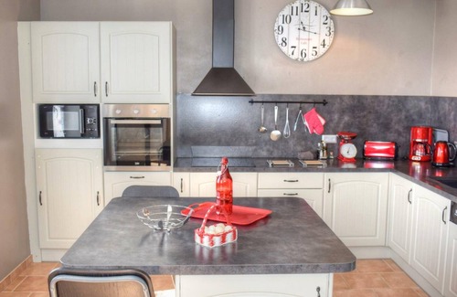 Sennevieres Cottage | Charming Countryside Retreat near Historic Villages & Loire Castles, with Modern Amenities