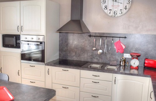 Sennevieres Cottage | Charming Countryside Retreat near Historic Villages & Loire Castles, with Modern Amenities